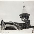 kp-6809_15_petropavlovskaya_tserkov_v_s._lyichnyij_ostrov_kondopozhskogo_r.__pamyatnik_posle_restavratsii_1-ya_ochered._obschij_vid_s_yugo-zapada.